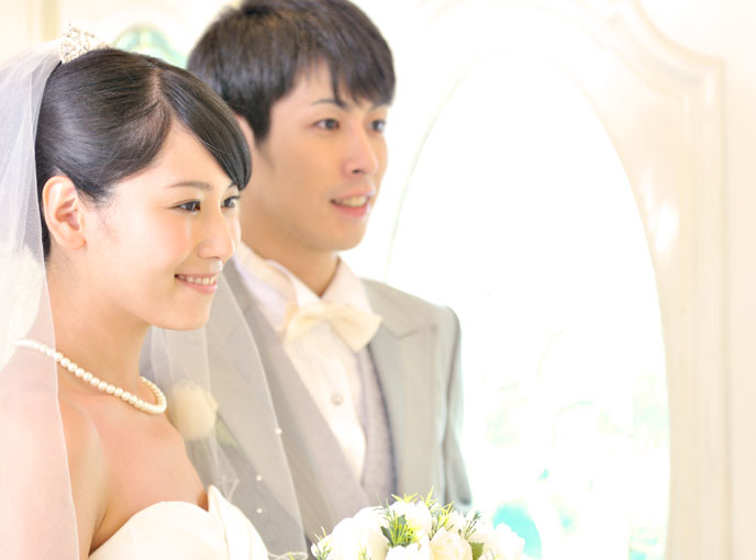 結婚式の男女